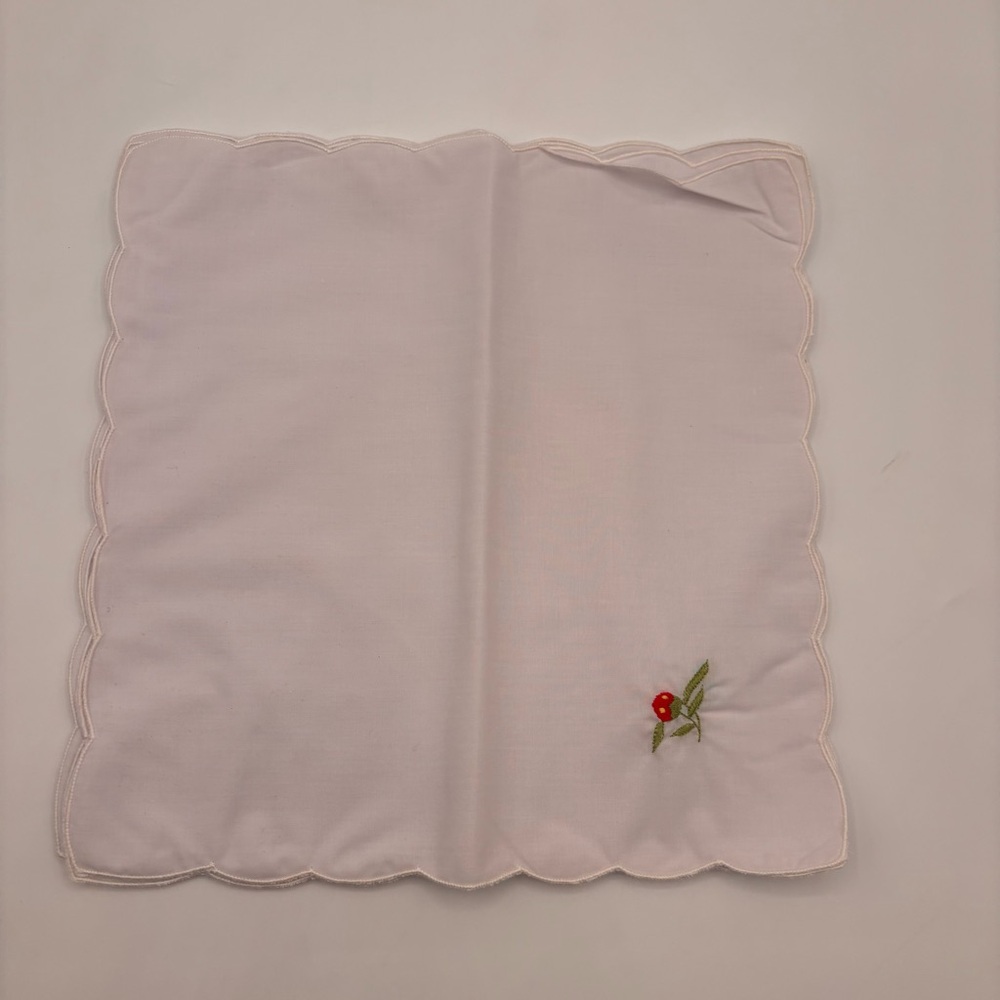 Vintage Lorraine Home Tablecloth Napkins Embroidered Strawberry Set Unused - Picture 7 of 9